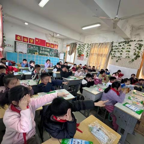 桃园路小学二年级2班鲨鱼公园STEM主题科学课程 lesson3 VR眼镜