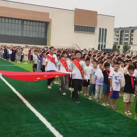 “国旗飘飘，伴我成长” 赵堤镇中心学校小学部升旗仪式