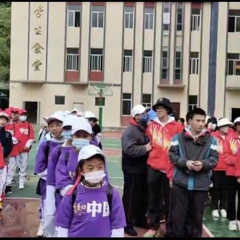 拥抱大自然，放飞心情-德钦县示范小学六年级“夏之乐”野外生存实践活动