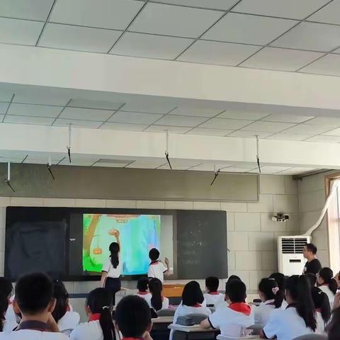 学名师风采 促新秀成长——下东营小学青年教师翻版课展示活动