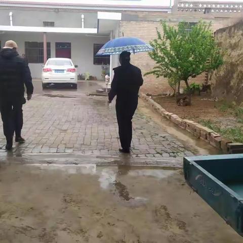 “窗口有限 服务无限”：民警为患有疾病老人办理身份证！