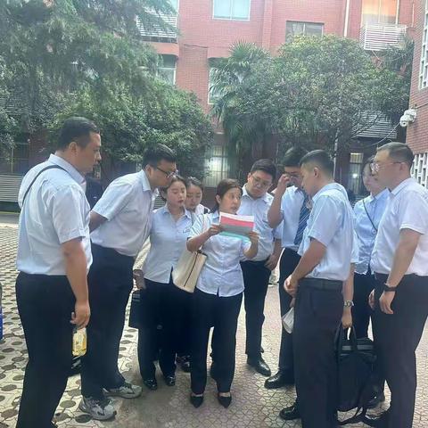 践行金融为民，温情助力开学——蓝田县支行服务进校园 代收学费办实事