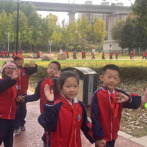 “追逐秋意，漫步自然”—-八十七中学新竹学校秋游主题活动