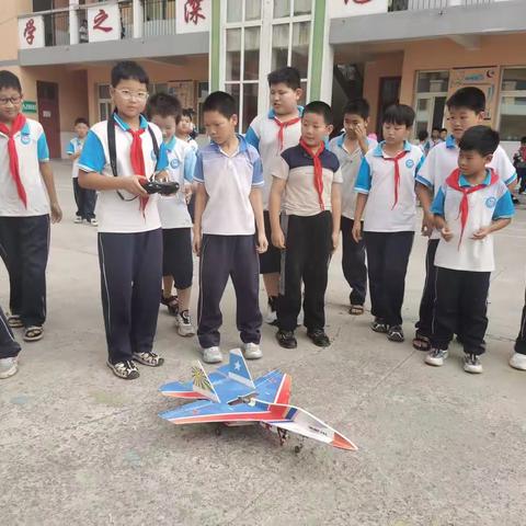 洪河屯一小航模社团