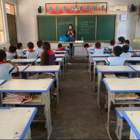 连庄中心小学无人机社团