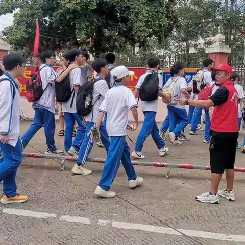 文明离校，安全先行—文昌市田家炳中学开展主题党员活动