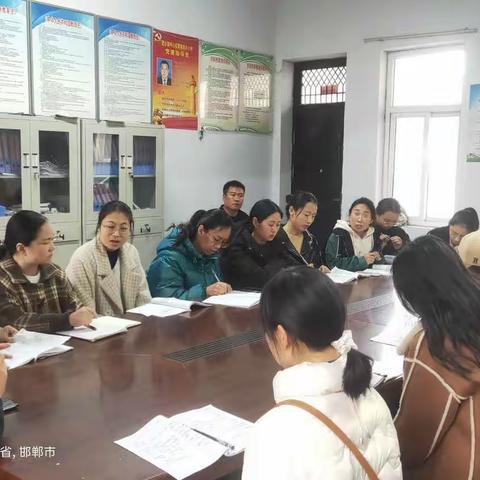 最是一年春好处    以研促教正当时//肥乡镇中心校组织开展语文教学研讨活动