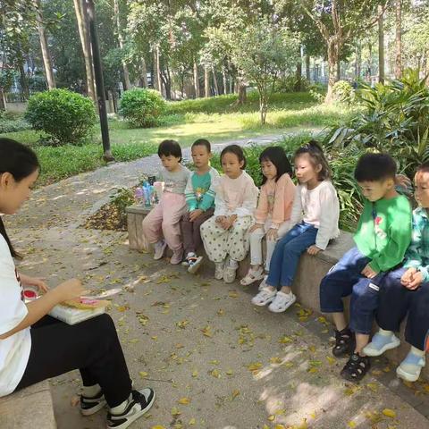 周主题:《多彩的秋天》