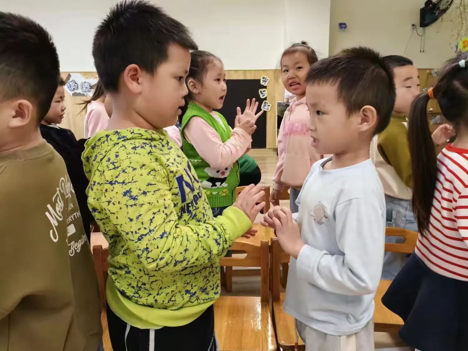 简篇-转龙幼儿园 大二班 第八周精彩回顾