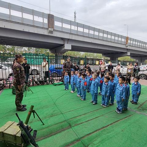 金色童年幼儿园国防军警课