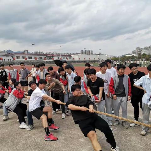 凝聚团队力量     奏响青春乐章——赣源中学高一年级举行拔河比赛活动