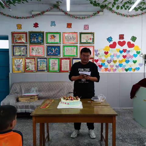 陈堡示范小学“六个一”活动——留守儿童集体生日会