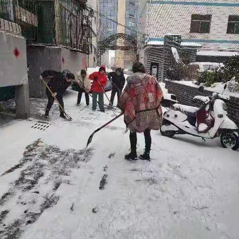 清积雪，解民忧，祁县城区清雪除冰志愿在行动