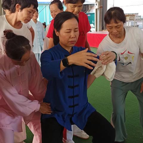 夕阳花开朵朵红      勤学好问系太极