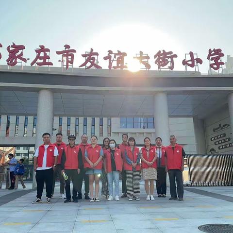 友谊大街小学四年级11班                  家长执勤剪影