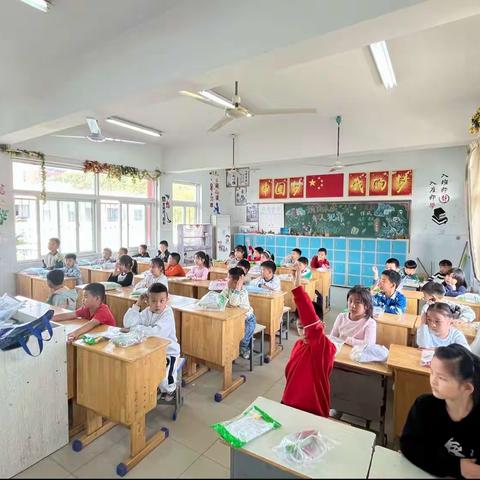 桃园路小学一1班鲨鱼公园STEM主题科学课程lesson4浮沉子