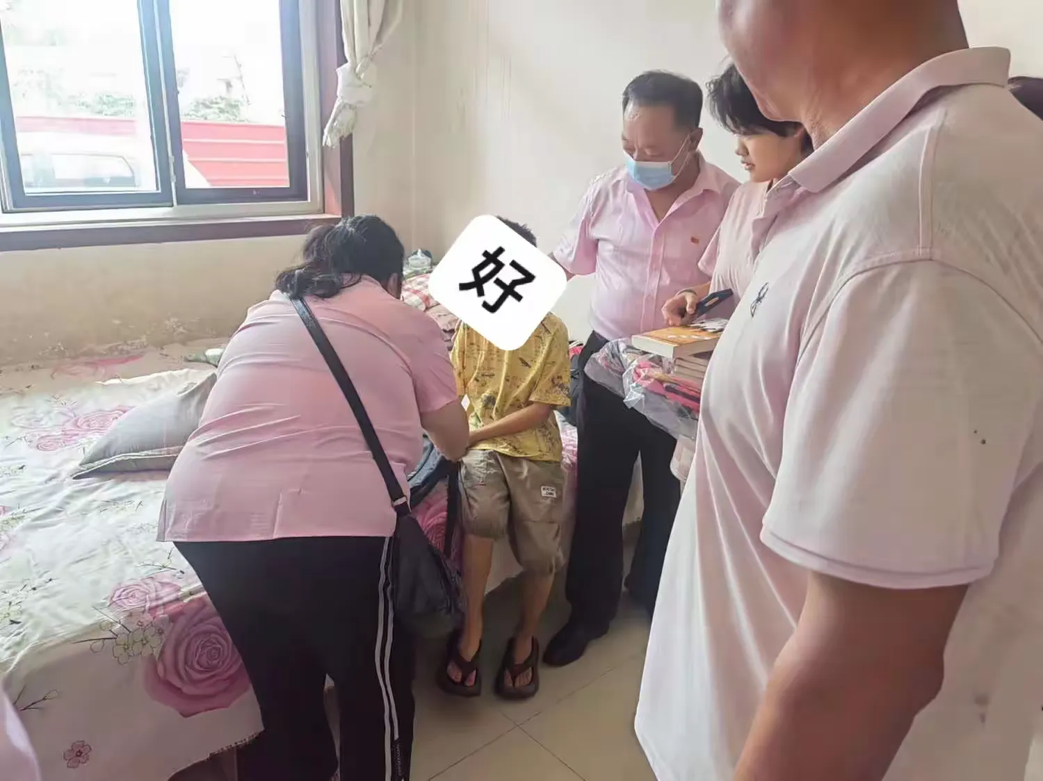 简篇-生活虽苦,社会有爱(副本)