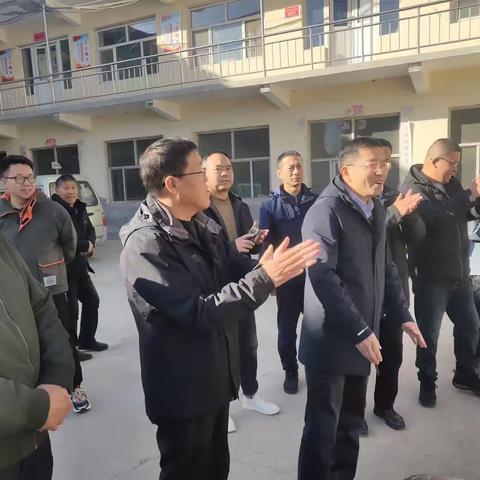 长治市城市改造和房产综合事务中心李斌主任携中心领导班子慰问马家庄村民