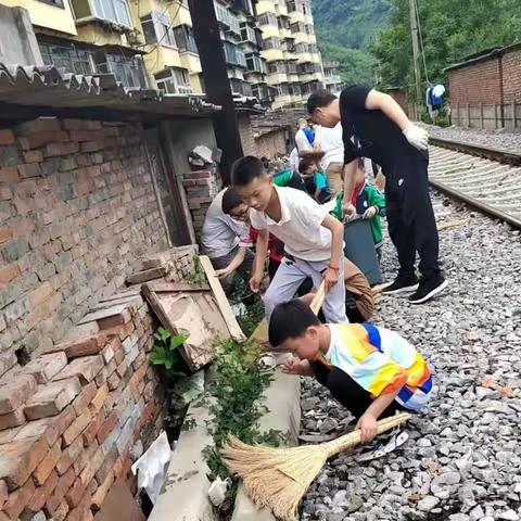 略阳县嘉陵小学“大手拉小手、共创文明县城”第二期主题活动。