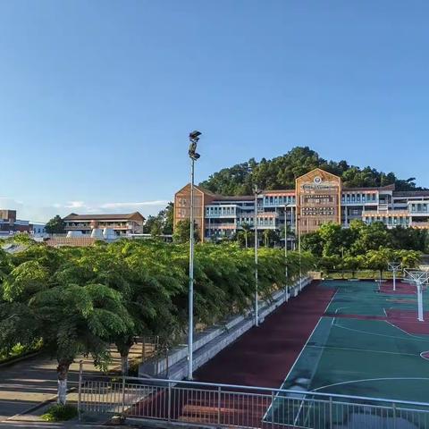 教育路上，你我他----记华中师范大学琼中附属高A部家长会