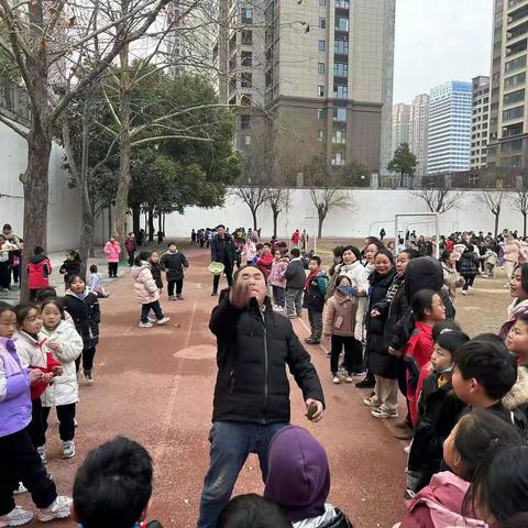 轻工路小学2024年庆“元旦”教师趣味运动会