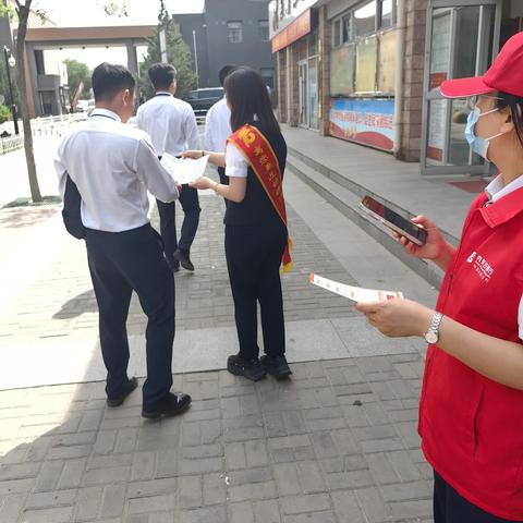 呼和浩特分行丰州路支行举办金融知识“五进入＂集中教育宣传