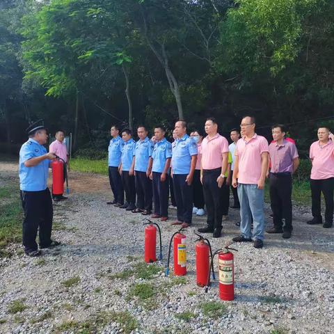 进入秋高气爽的9月，万宁东山岭旅游景区进行了干粉灭火器消防演习