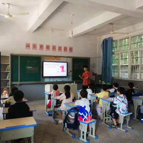 听课中磨练前行，评课间引领成长——下镇玉马小学新教师听评课活动