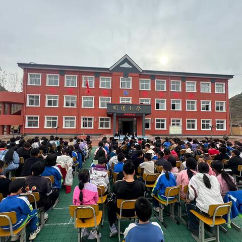 学法守法用法  在阳光下健康成长——隔河头小学法治教育会