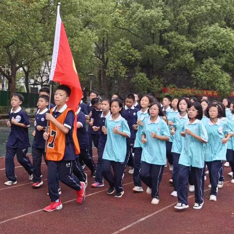 汗水浇灌成长——记2307班入学教育