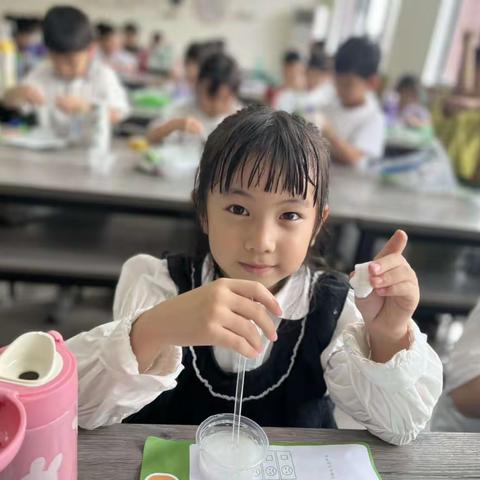 汉景小学一年级（1）班鲨鱼公园STEM主题课程Lesson2《弹力球》