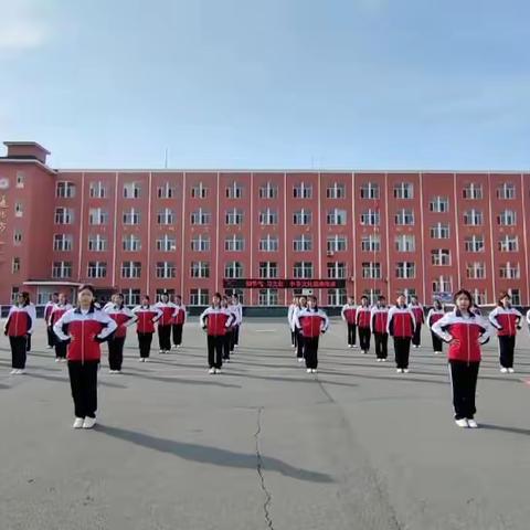 自编特色间操         尽显青春活力