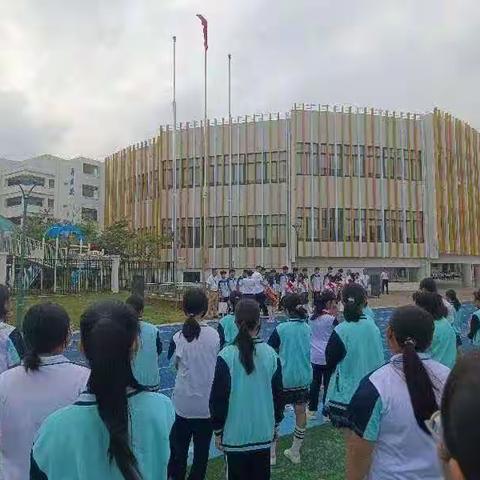 海师大附属新海学校男子篮球队勇夺冠军