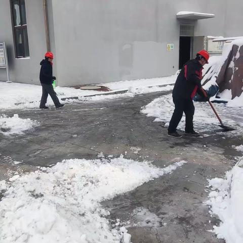 除雪大队，热火朝天忙不停