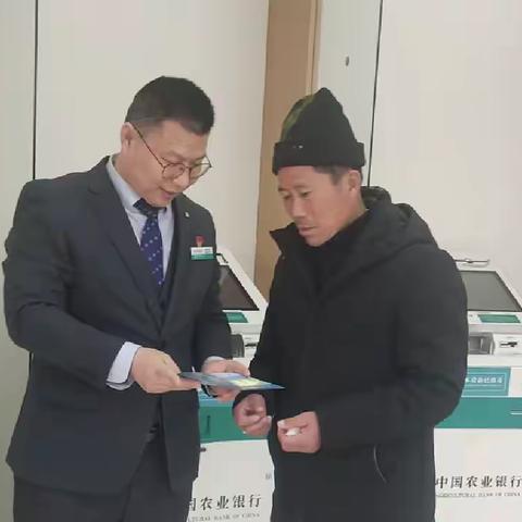 农行商丘睢阳支行开展反假及拒收现金宣传活动