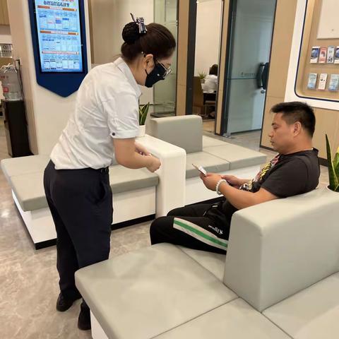 鹿城农商银行城西支行：网点反假币宣传