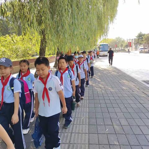 望长城内外，惟馀莽莽；大河上下，顿失滔滔——四一班山海关长城研学活动