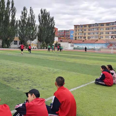 活动育人 | 绿荫飞扬，“足”够精彩——记蒙古族学校八年级、九年级 校园足球赛