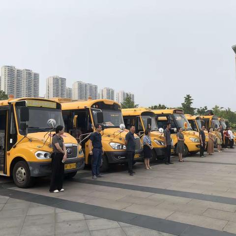 襄阳市高新区禁毒办开展校车司机毛发检测暨禁毒宣传活动