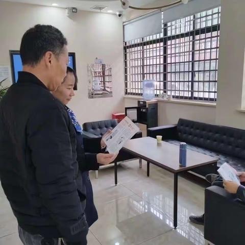 建行南县南洲路支行积极开展整治人民币现金宣传活动