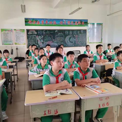 共研互学 且思且悟且提升 ——南坤中心小学小课题听课评课教研活动