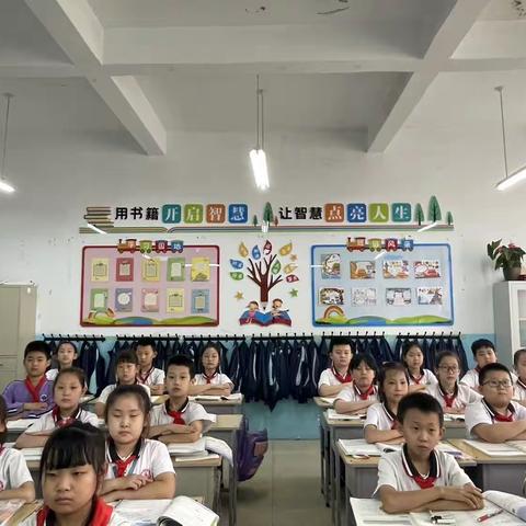 低头是书香，抬头是阳光——长治路小学“最美教室”评比活动