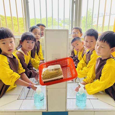 澄云幼儿园大六班食育课程之花生芝麻酥