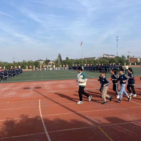 大班幼小衔接之参观小学大课间活动