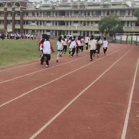 青春飞扬，梦想起航            ———记萍乡市田家炳中学（四中）校运会七（14）班特写