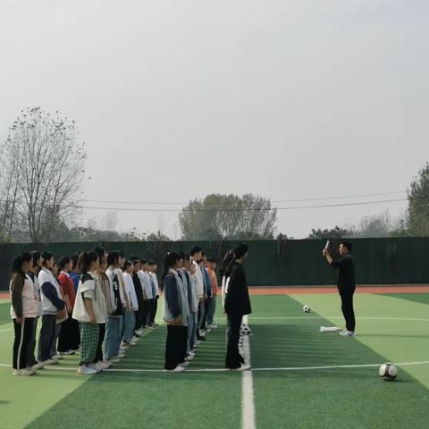 传递友爱，团结拼搏--记宁陵县实验中学新校区体育课“迎面接力”高校课堂公开课