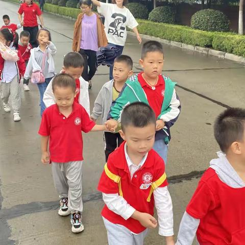 “小鬼当家，欢乐超市购”--京学幼儿园孔雀石班逛超市社会实践活动