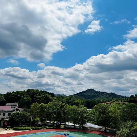 “以爱之名，携手同行”    石井中心小学三年级家长会