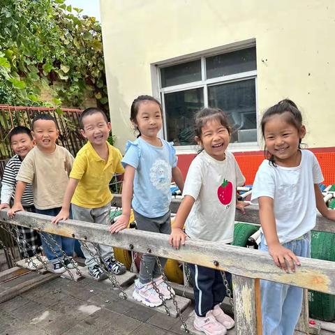 大手牵小手，预防手足口———滦平县第三幼儿园手足口病宣传知识