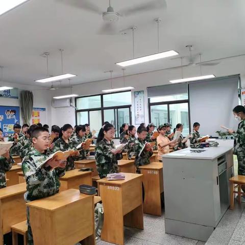 接受风雨洗礼，金郊初七五班军训DAY3